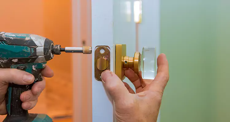 Broken Door Knob Fix in Dania Beach, FL